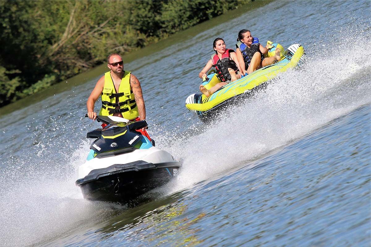 pratiquer de la bouée tractée près d'agen au camping xtrem village