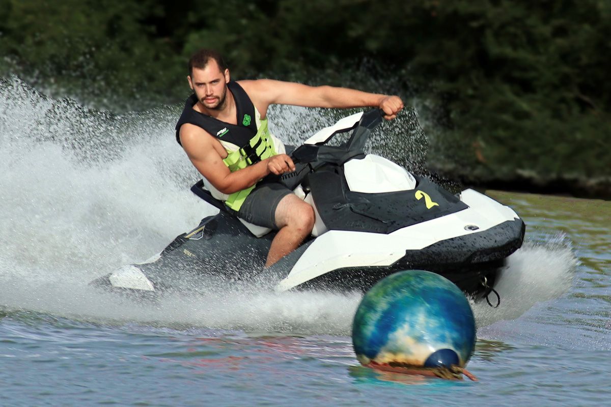 faire du flyboard près d'agen au camping xtrem village