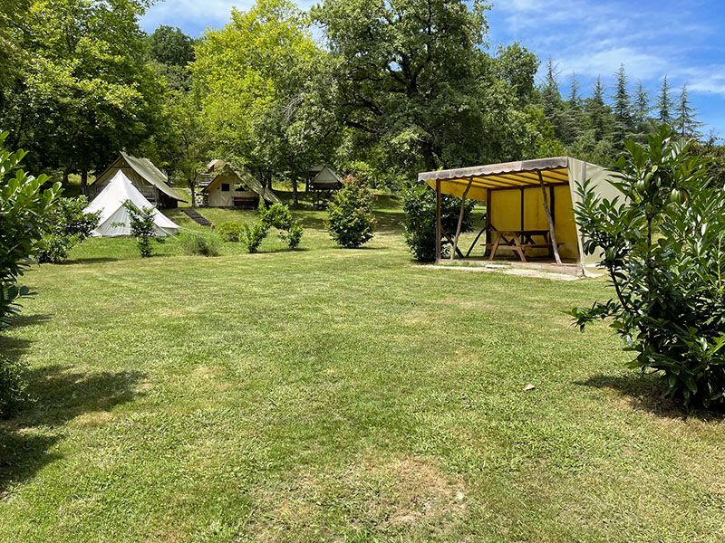 emplacement pour caravane, tente et camping-cars