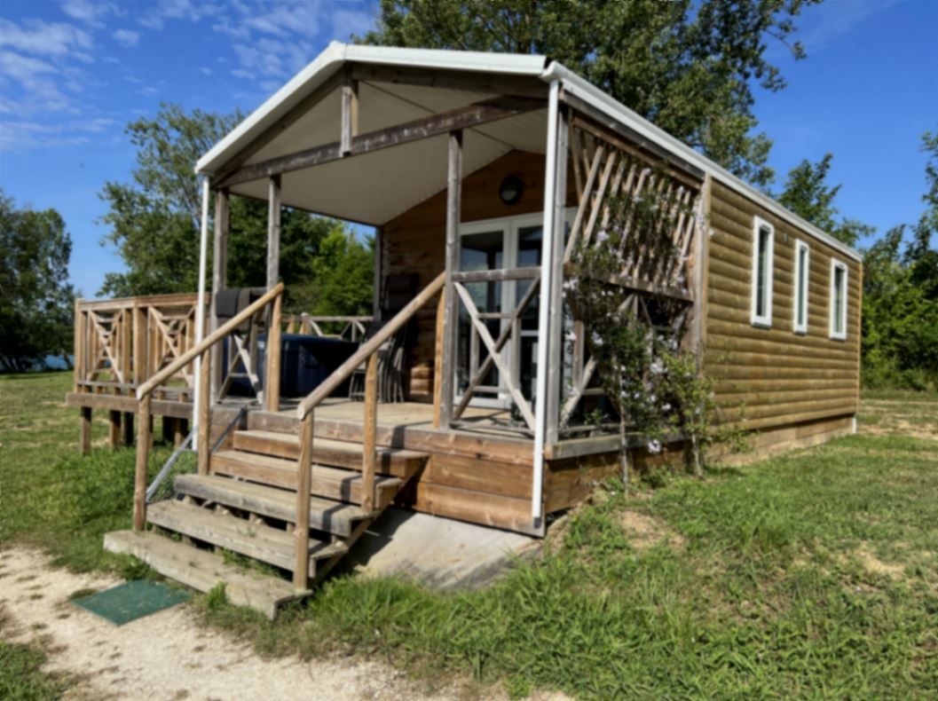 hébergement en chalet au camping xtrem village près d'agen